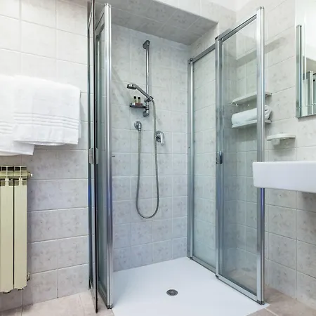 Cuneo Hotel ホテル 3*