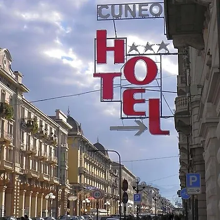 Cuneo Hotel ホテル クーネオ