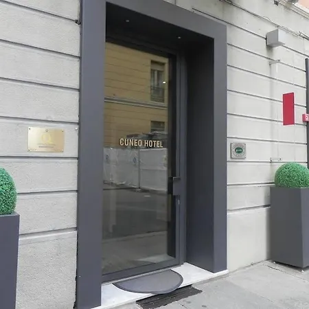 Cuneo Hotel クーネオ